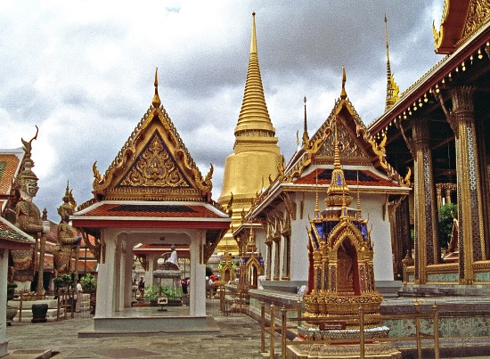 Đền Wat Phra Kaew- một trong những ngôi đền ở Bangkok in trên đồng xu Thái Lan