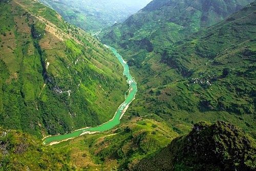 Vẻ đẹp sông Nho Quế nhìn từ đỉnh đèo Mã Pì Lèng