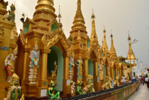 Thăm ngôi chùa dát vàng linh thiêng nhất Myanmar
