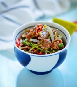 Học làm Salad bò Thái trong tour du lịch Thái Lan
